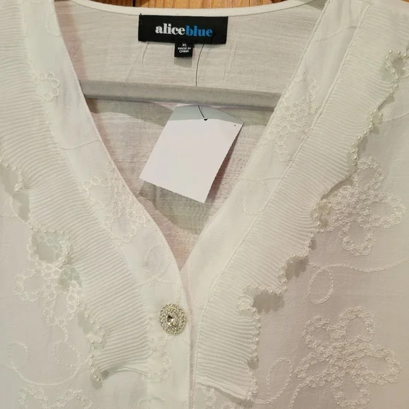 Women's White Lace Top - Picture 9 of 16